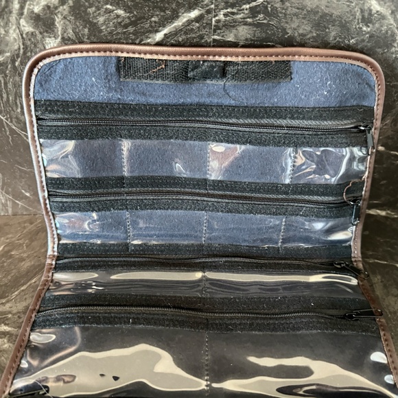 SILVER SAFEKEEPER Travel Toiletry Bags (2) - Picture 15 of 16